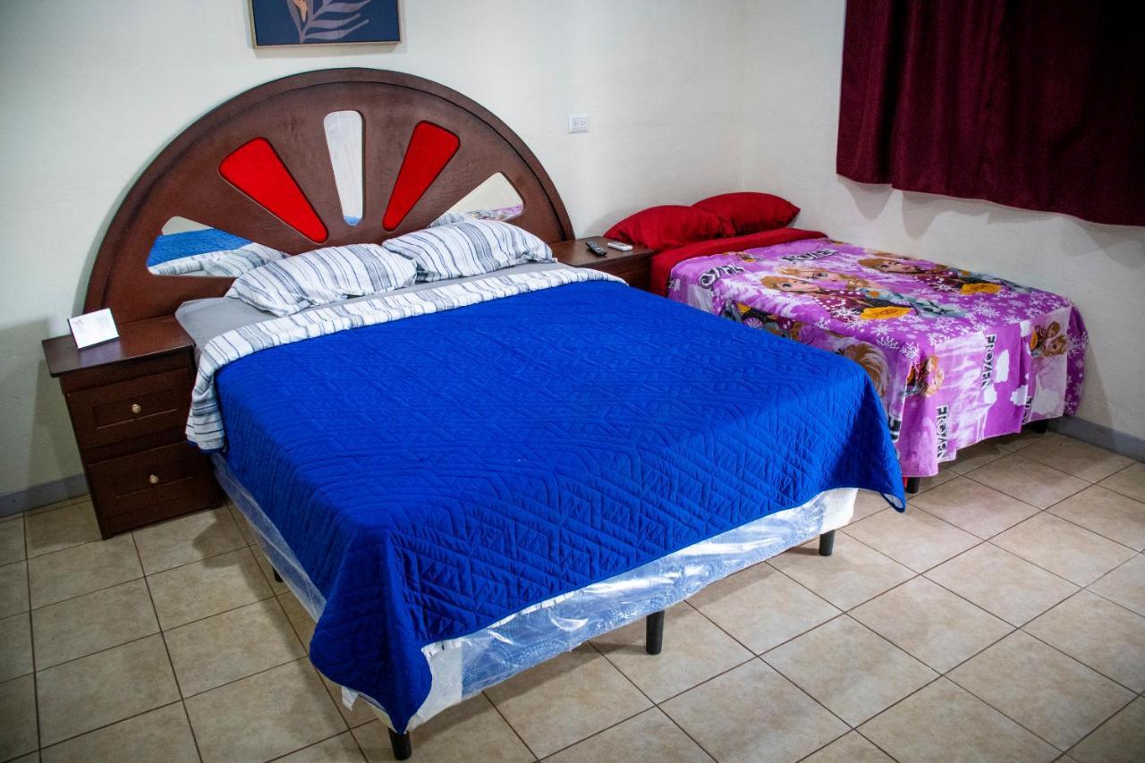 Hostal Don Luis Santa Rosa de Lima ภายนอก รูปภาพ